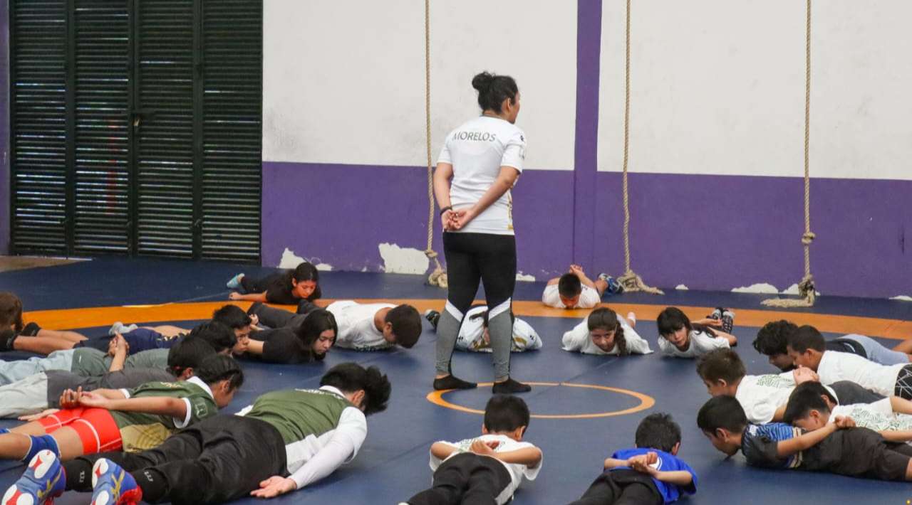 Wendy Lizett García fortalece a los semilleros de lucha olímpica en Morelos