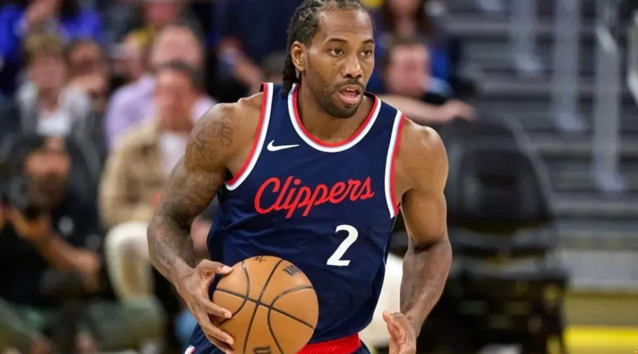 Clippers bajo investigación por presuntas irregularidades salariales con Kawhi Leonard