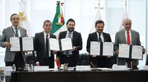 Firman IMSS y SNTSS Contrato Colectivo de Trabajo 2025-2027, con incremento histórico del 8.1 por cientoen salario y prestaciones