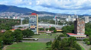Desalojan facultades de Economía y Derecho en la UNAM por amenaza de bomba