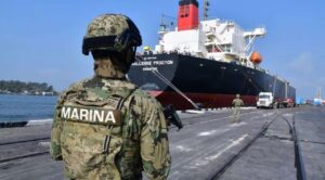 Detienen a marinos, empresarios y exfuncionarios ligados a contrabando de combustible en Tamaulipas