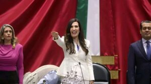 Kenia López asume presidencia de la Mesa Directiva en la Cámara de Diputados