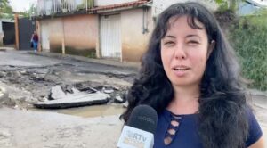 Intransitable, avenida San Fernando tras lluvias; vecinos se ven obligados a caminar