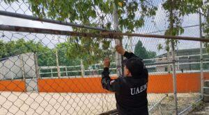 UAEM da mantenimiento a la cancha de voleibol de playa