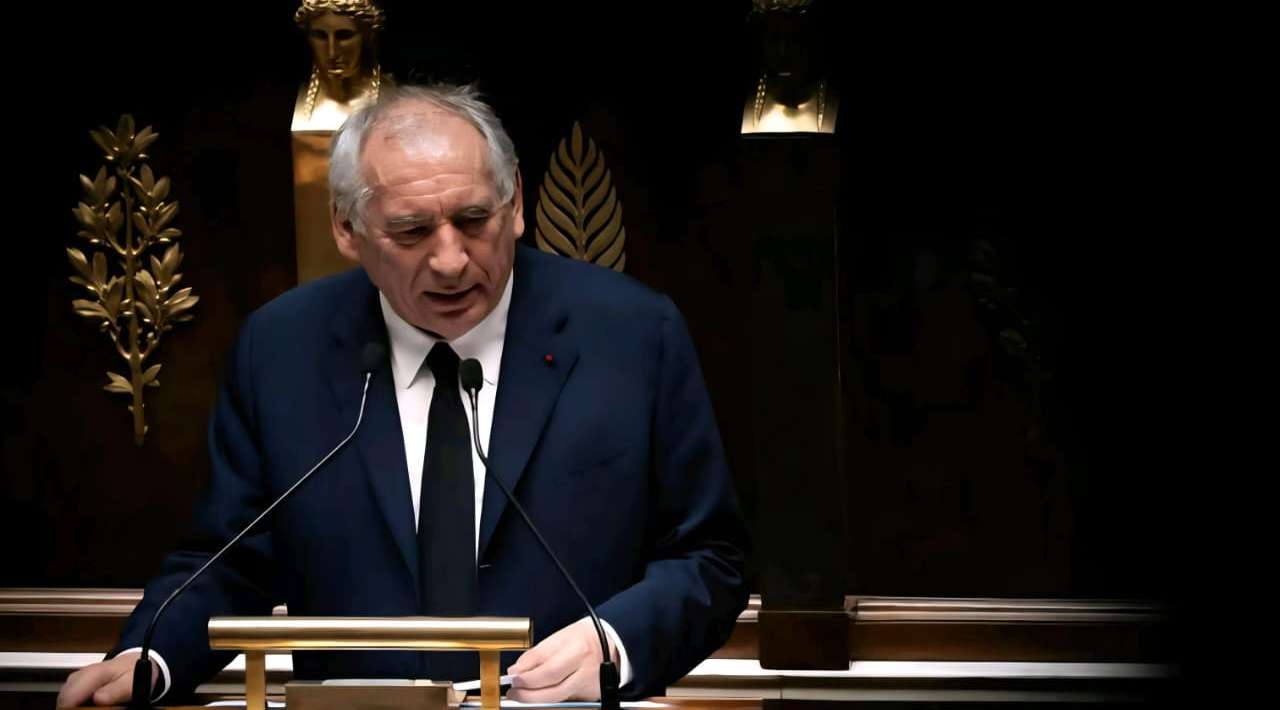 Renuncia primer ministro de Francia, en medio de crisis fiscal