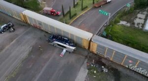 Sube a 55 los heridos por el accidente entre autobús y un tren en el Edomex