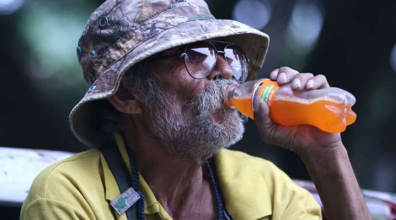 Mexicanos aprueban alza de impuestos a bebidas azucaradas