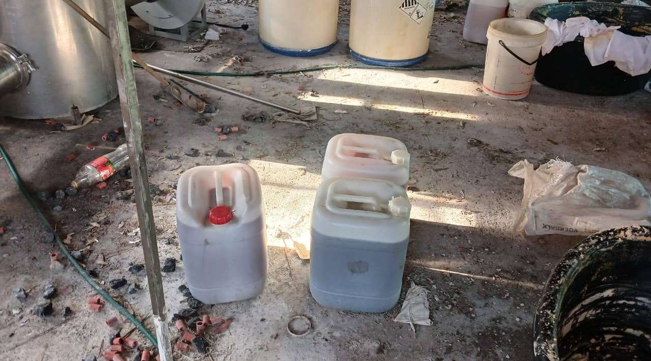 Cinco mexicanos detenidos en Sudáfrica tras desmantelar narcolaboratorio de metanfetamina