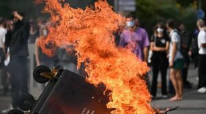 Protestas en Francia contra recortes presupuestarios dejan 295 detenidos
