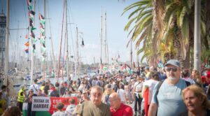 Zarpa flotilla humanitaria rumbo a Gaza desde Barcelona