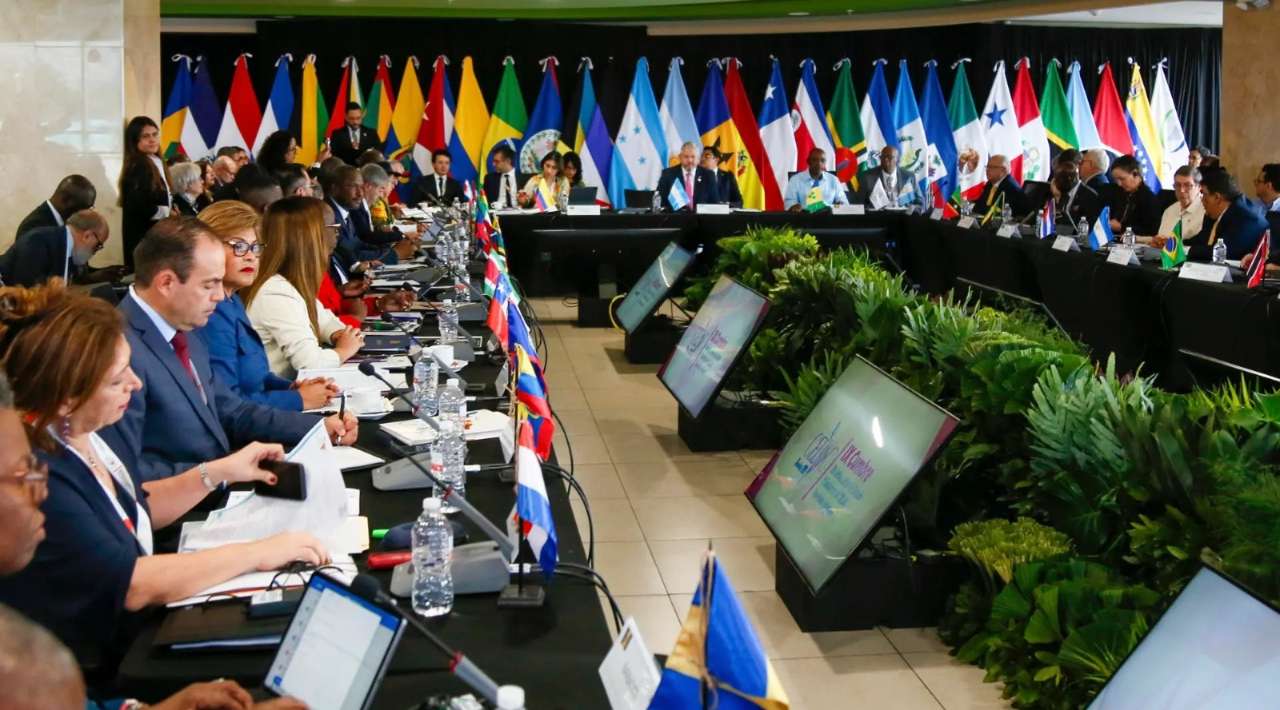 CELAC convoca reunión de urgencia por despliegue militar de EE.UU. en el Caribe