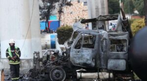 Asciende a ocho el número de muertos por explosión de pipa en Iztapalapa