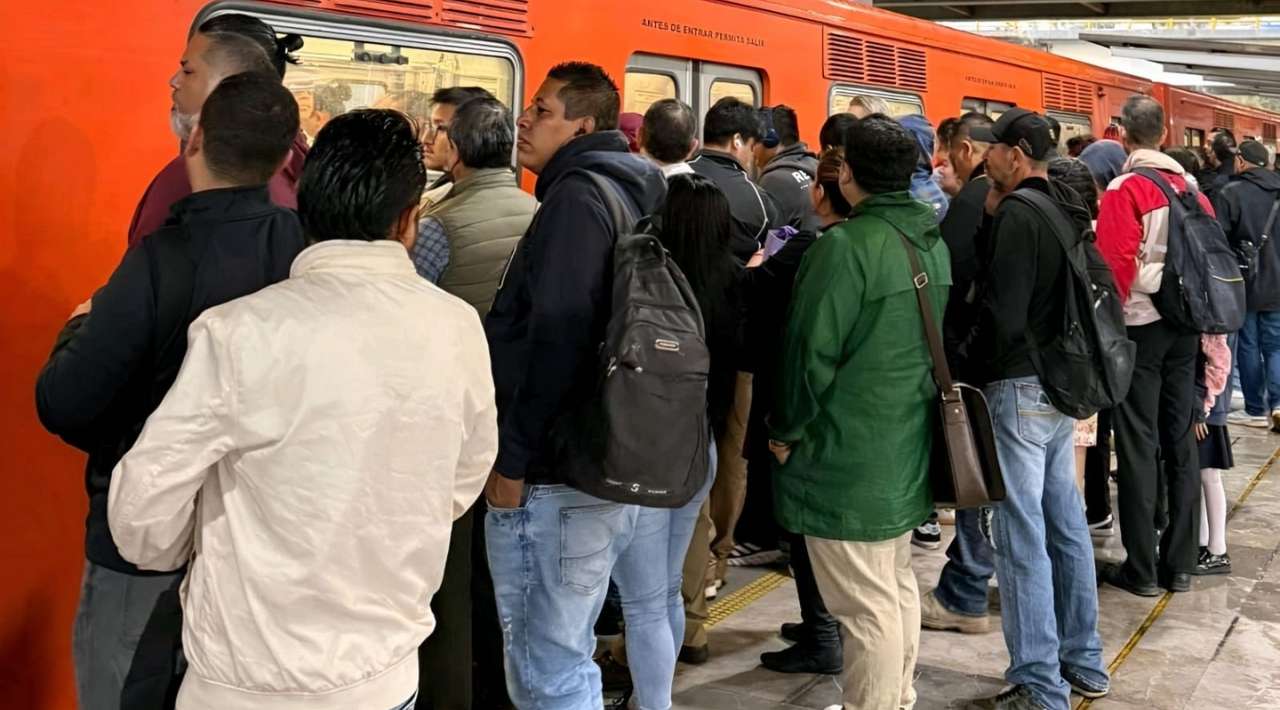 Caos en el Metro y vialidades de CDMX por lluvias; demoras de hasta media hora
