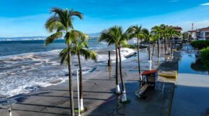 Huracán Priscilla se degrada a categoría 1 y mantiene alerta en BC Sur