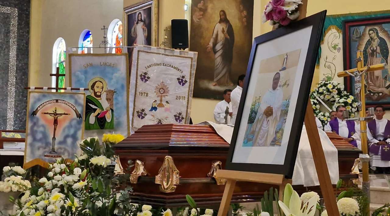 Despiden con misa de cuerpo presente a sacerdote asesinado en Mezcala, Guerrero