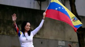 Entregan a María Corina Machado, Premio Nobel de la Paz 2025, por defensa de la democracia en Venezuela