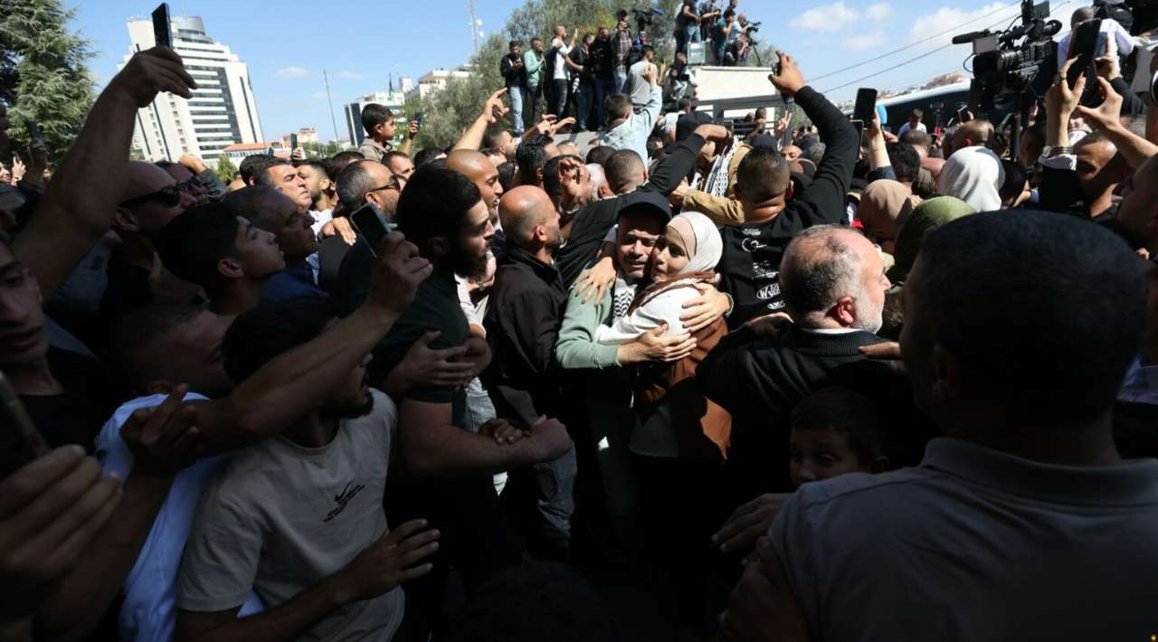 Israel da por concluida la liberación de presos palestinos como parte del acuerdo con Hamás