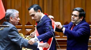 Jerí asume la presidencia interina de Perú tras destitución de Dina Boluarte
