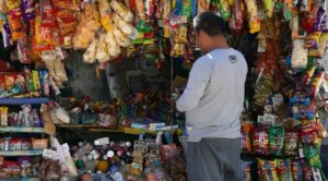 Cofepris alerta sobre riesgos del colorante rojo 3 en alimentos