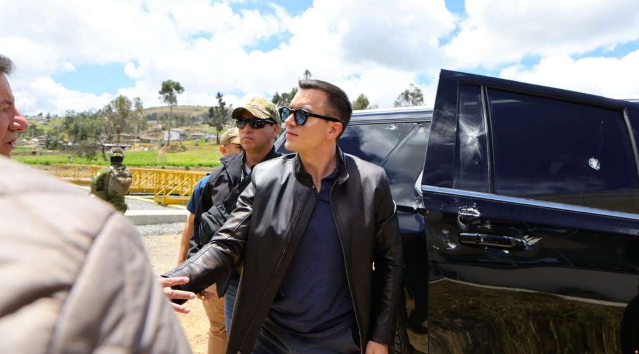 Atacan a tiros vehículo del presidente de Ecuador en Cañar; hay cinco detenidos