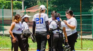 Rebels y Mets Dominan en la Apertura de los Playoffs de la Liga de Softbol Chínelos