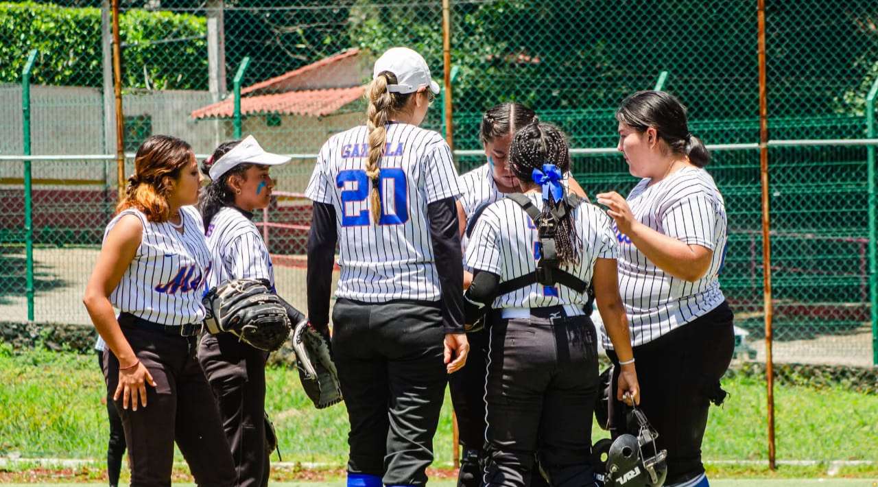 Rebels y Mets Dominan en la Apertura de los Playoffs de la Liga de Softbol Chínelos