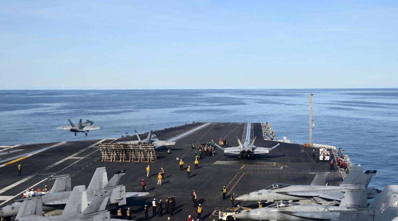 EE.UU. despliega portaaviones frente a Sudamérica en medio de tensiones con Venezuela