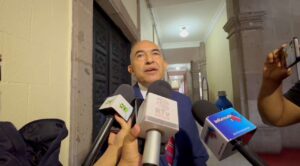 Uriel Carmona mantiene licencia notarial vigente hasta febrero de 2026: Colegio de Notarios