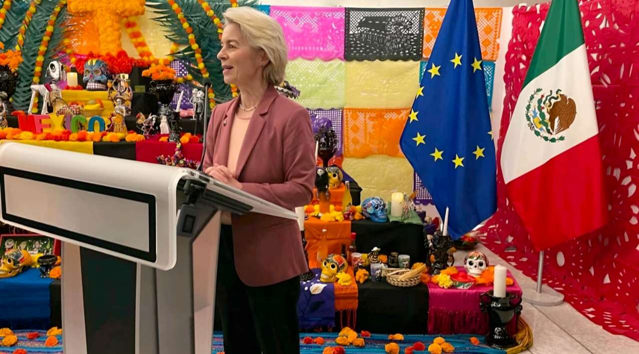 Comisión Europea inaugura Altar de Muertos en Estrasburgo en honor a México