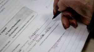 Entró en vigor el nuevo examen cívico más estricto para la naturalización en EE.UU.