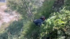 Hombre cae a una barranca en Emiliano Zapata; fue rescatado sin lesiones graves