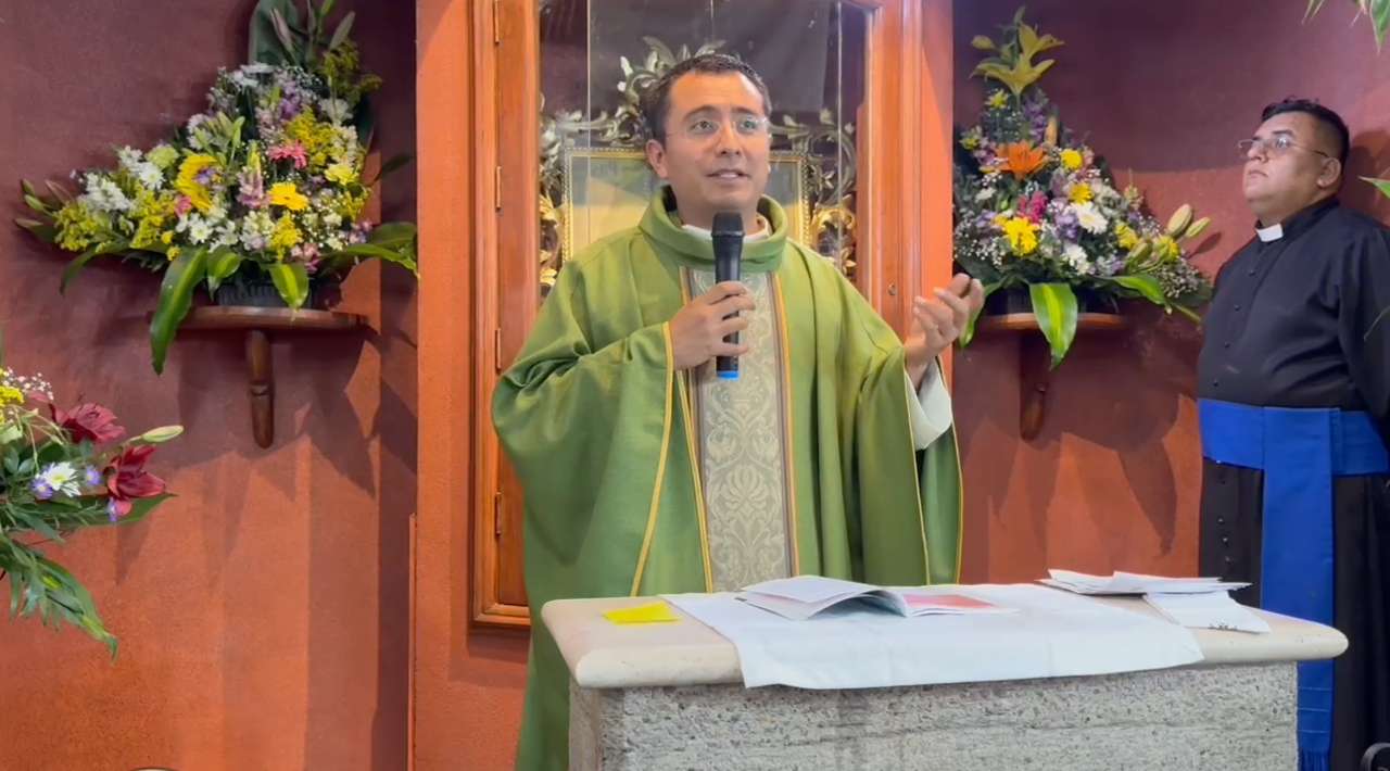 Celebran 61 aniversario del mercado “Adolfo López Mateos” con misa y lucha libre