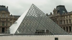 Museo de Louvre reabrirá el miércoles tras robo de joyas