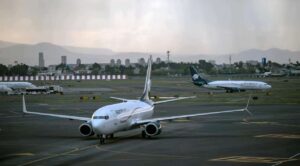 Sheinbaum exige respeto a México tras cancelación de EE.UU. de 13 vuelos desde el AIFA