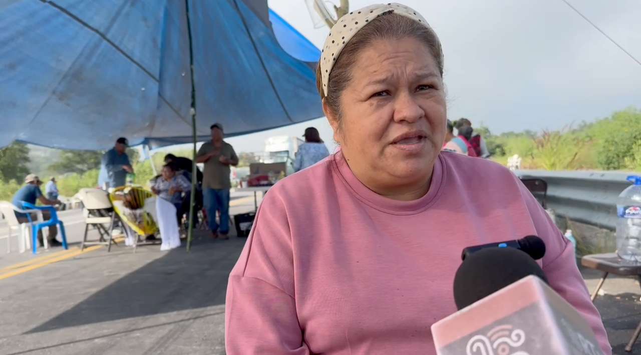 Ejidatarios mantienen plantón en la Autopista Siglo XXI; exigen pago pendiente desde hace 20 años