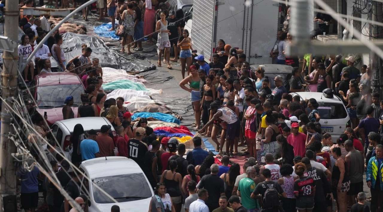 Mueren 132 personas en operación policial en Rio de Janeiro