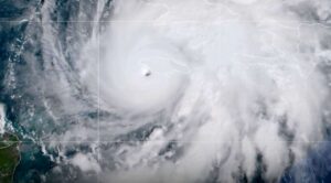 Huracán Melissa toca tierra en Jamaica como categoría 5, genera alerta máxima en el Caribe