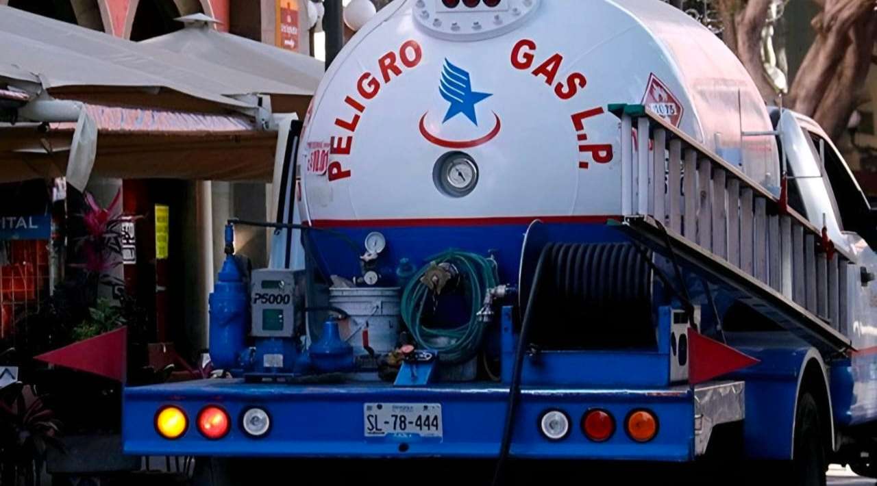 CDMX reforma Ley de Movilidad para reforzar control del transporte de sustancias peligrosas