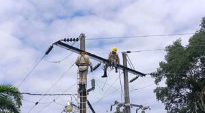 CFE restablece 92% del suministro eléctrico en cinco estados afectados por lluvias