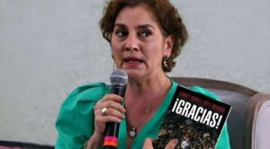 AMLO se hace presente en la FIL Zócalo con su libro Gracias