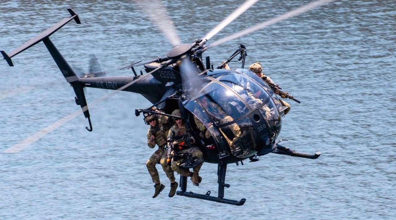 EE.UU. despliega helicópteros de combate cerca de Venezuela