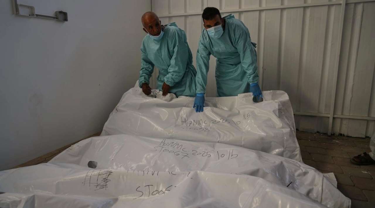 Israel entrega 45 cuerpos a Gaza en nuevo intercambio mediado por la Cruz Roja