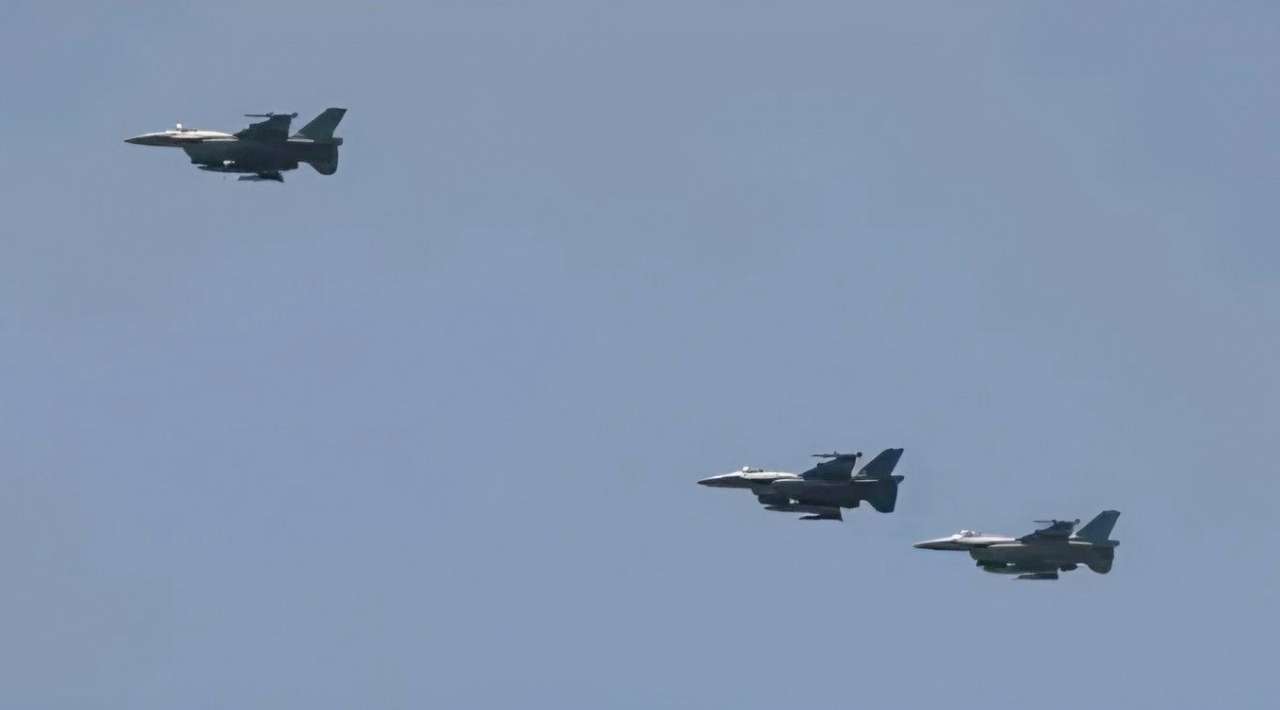 Venezuela denuncia acercamiento de aviones cazas de EE.UU. a sus costas