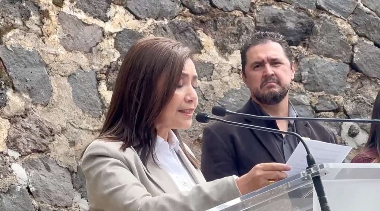 Develan placa en la UAEM en memoria de los estudiantes caídos el 2 de octubre de 1968