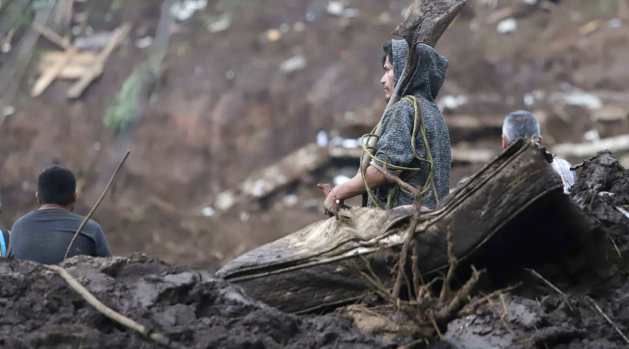 Suman 80 muertos y 18 desaparecidos por lluvias extraordinarias en cinco estados de México