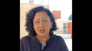 Padres de familia alertan riesgo en telesecundaria de Jojutla por daños en el techo