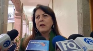 Gobernadora de Morelos se solidariza con la presidenta Claudia Sheinbaum tras episodio de acoso