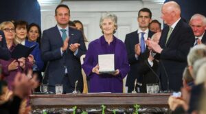 Irlanda tiene primera presidenta emanada por la vía independiente