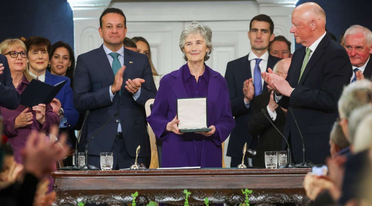 Irlanda tiene primera presidenta emanada por la vía independiente