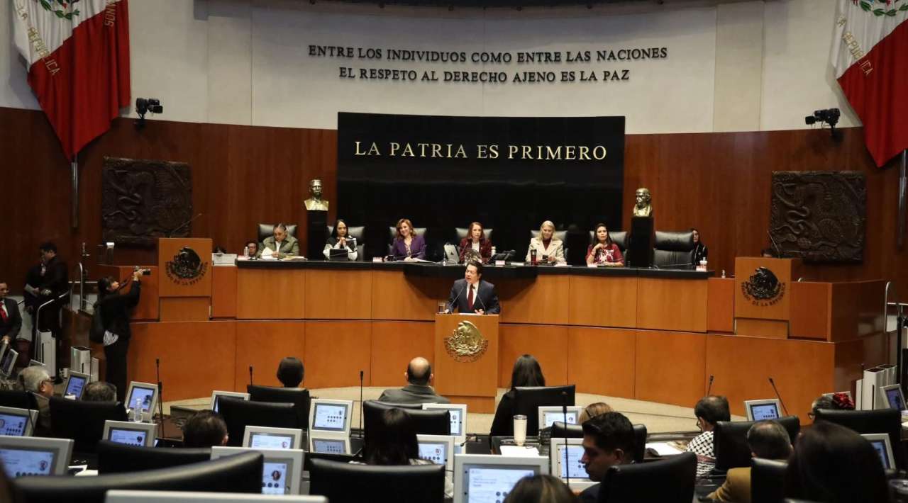 México izará la “Bandera Blanca” de la UNESCO en 2026 por erradicar el analfabetismo: Mario Delgado